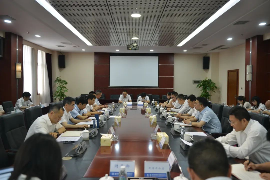 四川路橋黨委召開2024年四川路橋黨委第三次理論學(xué)習(xí)中心組（擴(kuò)大）學(xué)習(xí)會議暨黨紀(jì)學(xué)習(xí)教育第二次專題學(xué)習(xí)會